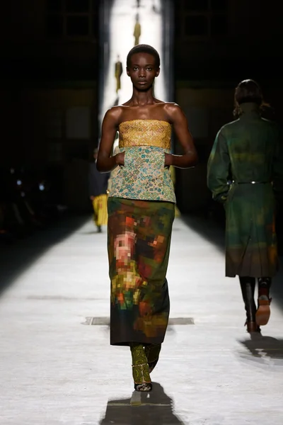 Look 15